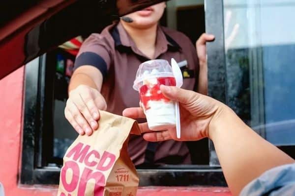 Faster Service and More Personalization: What the Modern Drive Thru Needs to Succeed